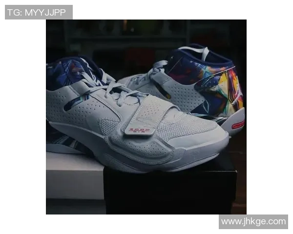 探索足球布艺鞋的舒适性与性能提升之道，助力球场表现与时尚风格的完美结合